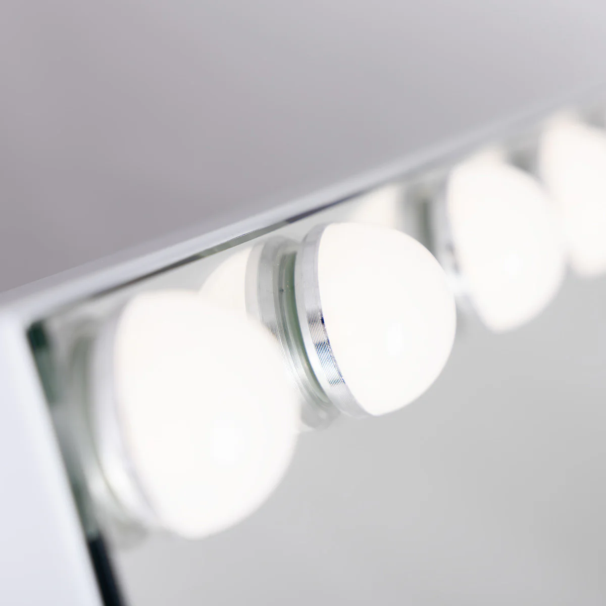 LED Hollywood Vanity Makeup Mirror - Image 23