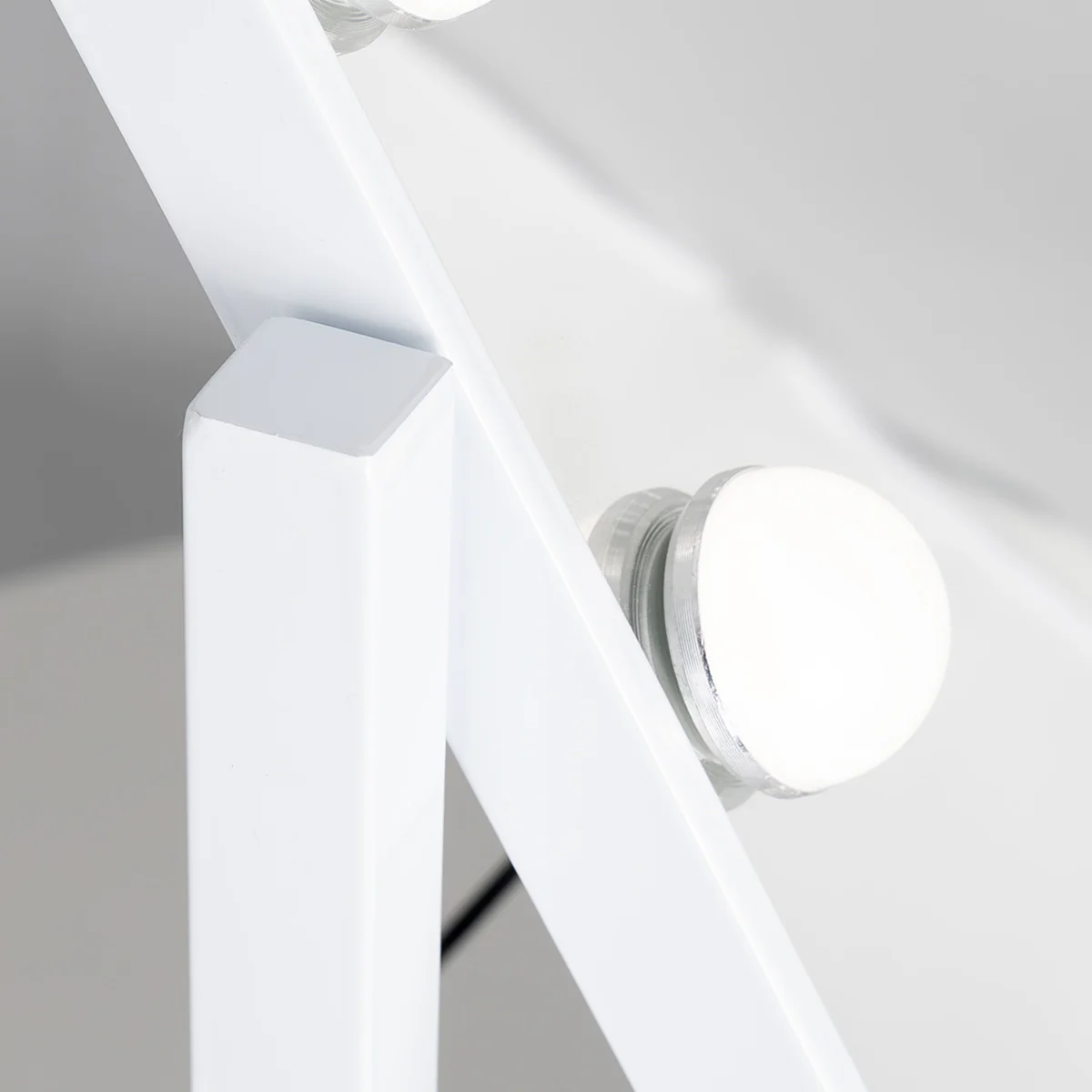 LED Hollywood Vanity Makeup Mirror - Image 9