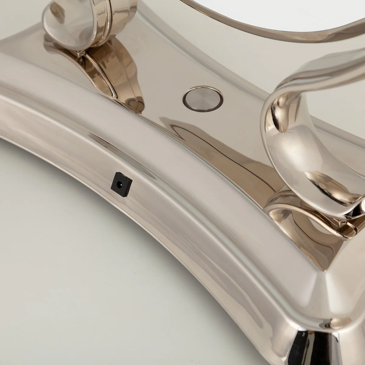 LED Lighted Glamour Makeup Mirror - Image 3