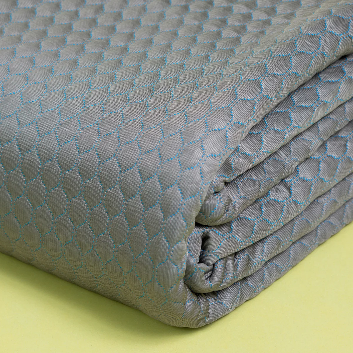 Thermoregulating Blanket - Image 4