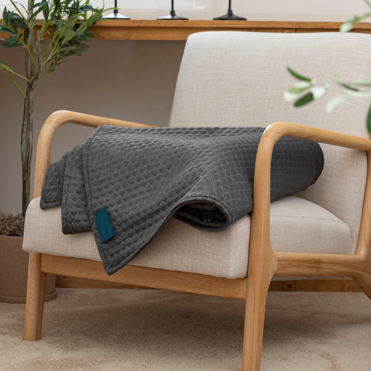 Thermoregulating Blanket - Image 9